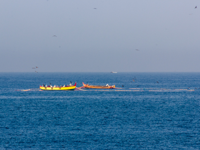 Лодки возле побережья в Варкале