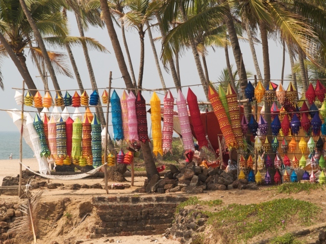 Яркие украшения в Анджуне