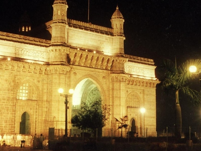 Здание на площади в Мумбае