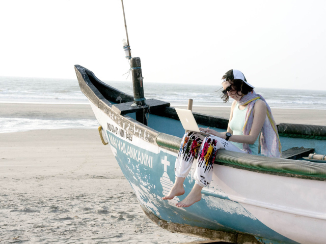 Девушка в лодке в Ашвеме