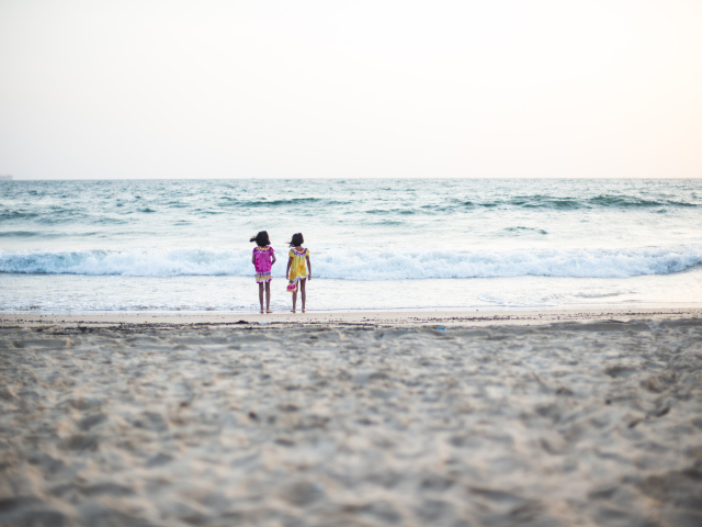 Девочки на пляже в Гоа