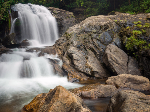 Маленькие водопады в Индии