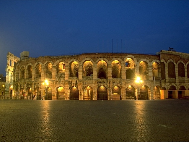 Древнеримская арена в Вероне, Италия