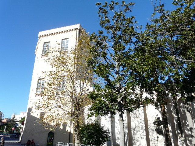 Старинная башня в Лоано, Италия