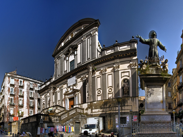 Базилика ди Сан Паоло в Неаполе, Италия