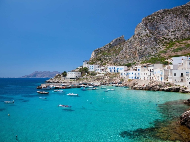 Голубая лагуна на острове Сицилия, Италия