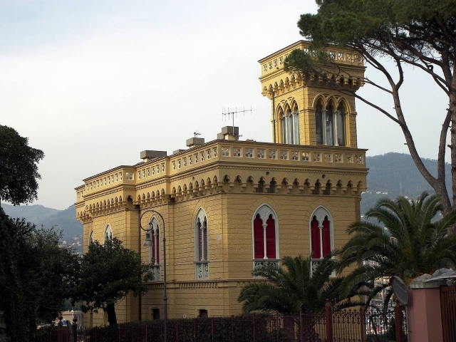 Замок на курорте Рапалло, Италия
