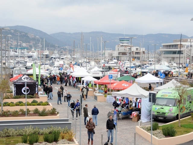 Набережная в Лоано, Италия