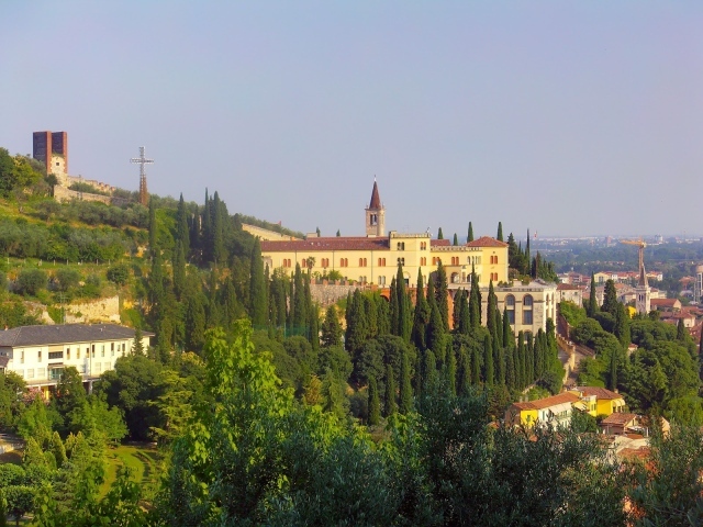 Холм в Вероне, Италия
