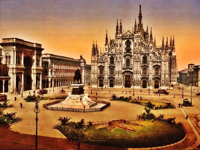 Старинная площадь в Милане, Италия