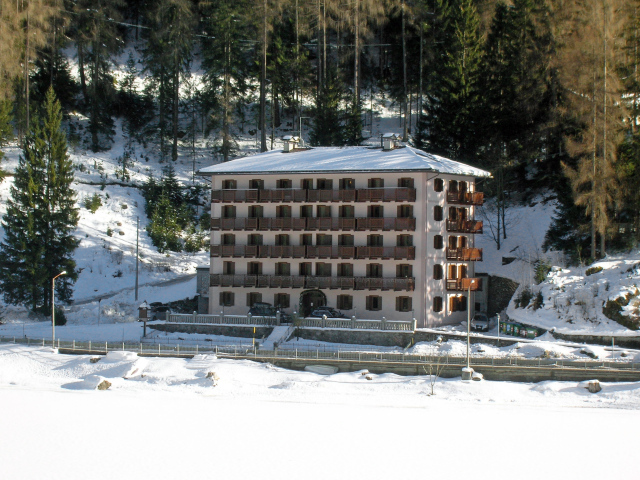 Гостиница на курорте Аллеге, Италия