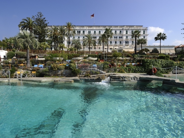 Гостиница на побережье в Сан Ремо, Италия