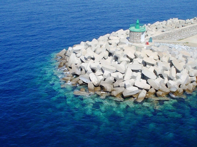 Маяк на острове Понца, Италия
