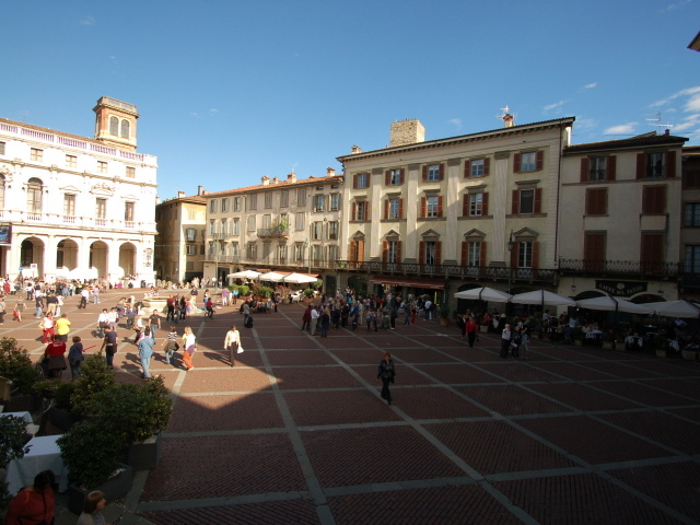 Главная площадь в Бергамо, Италия