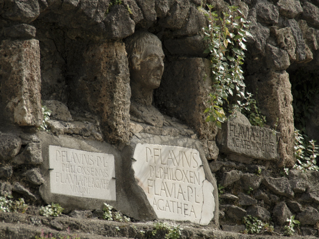 Памятники в Помпеях, Италия
