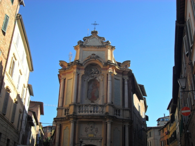 Узкие улочки в Сиене, Италия