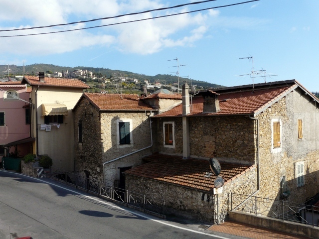 Старинные дома на курорте Бордигера, Италия