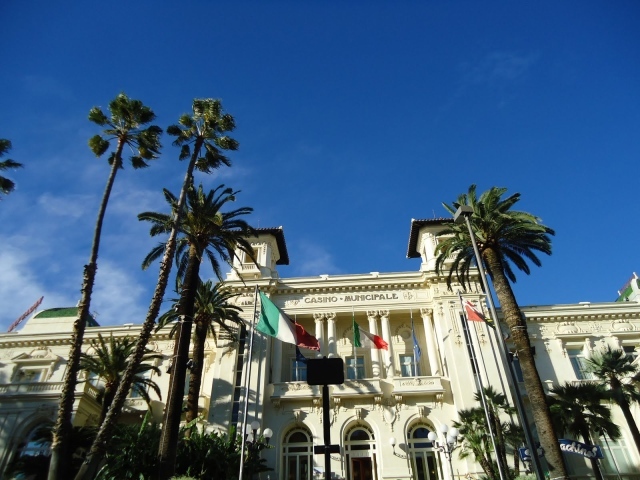 Пальмы у казино в Сан Ремо, Италия