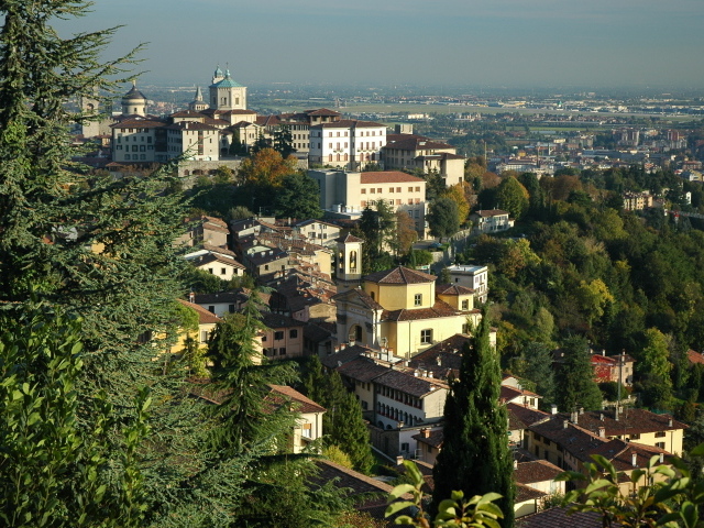 Панорама города в Бергамо, Италия