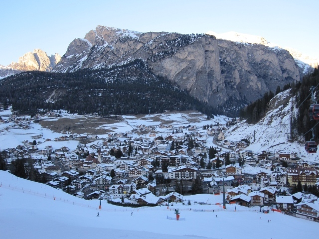 Панорама на горнолыжном курорте Сельва, Италия