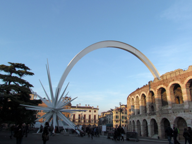Скульптурная композиция в Вероне, Италия