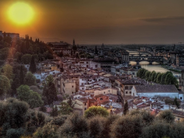 Сияние солнца во Флоренции, Италия