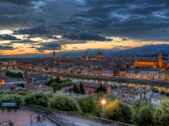 Закат солнца во Флоренции, Италия