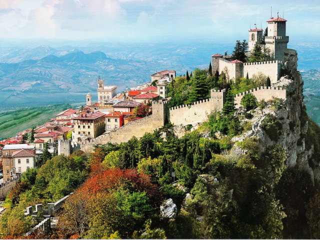 Республика Сан Марино, Италия