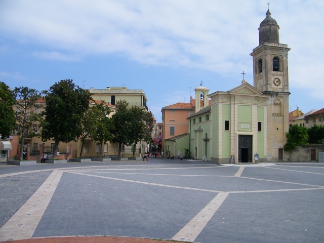 Главная площадь в Лоано, Италия