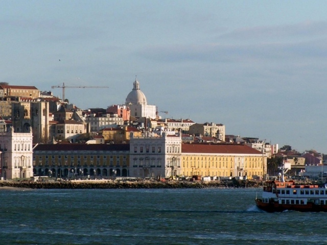 Набережная в Лиссабоне