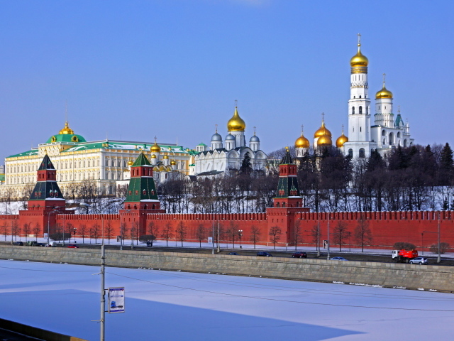 Зимняя река у Кремля