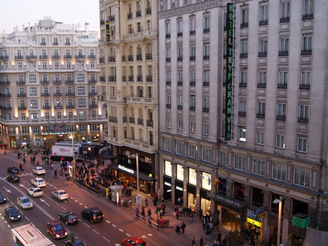 Оживленная улица в Мадриде