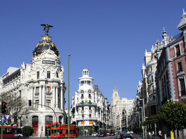 Здание Метрополис в Мадриде