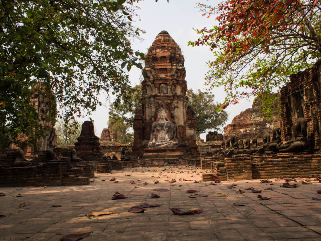 Осень в храме на курорте Аютайя, Таиланд