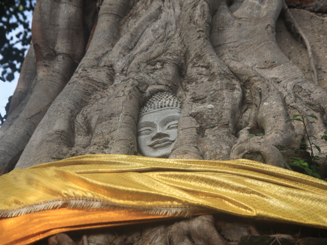 Лицо Будды на курорте Лопбури, Таиланд
