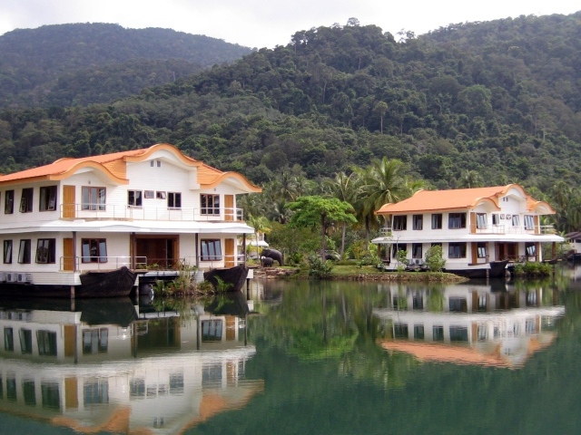 Гостиница на плаву на острове Чанг, Таиланд