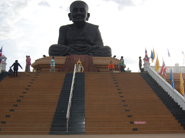 Статуя монаха на курорте Хуа Хин, Таиланд