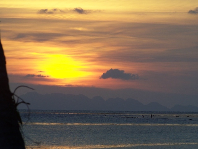 Закат на пляже на острове Панган, Таиланд
