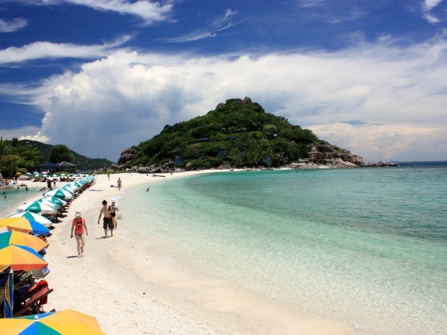 Зимний отдых на пляже на острове Ко Куд, Таиланд