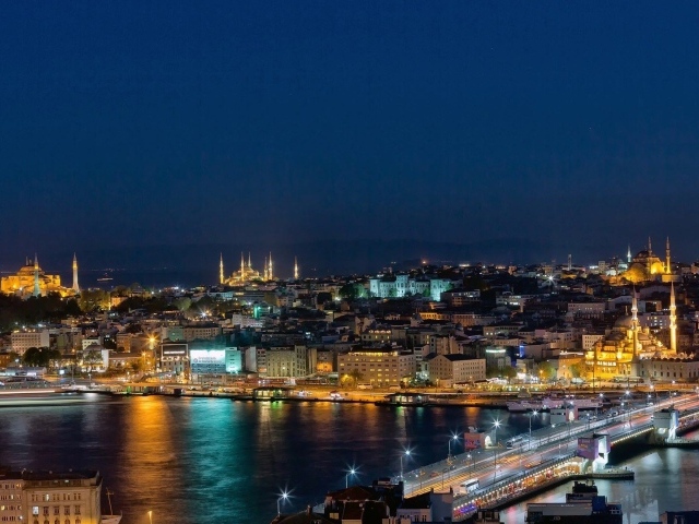 Вечер в заливе Стамбула