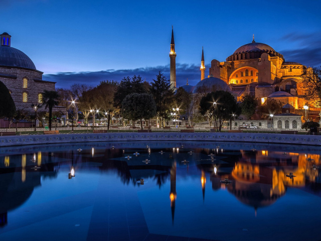 Вечерние фонари в Стамбуле