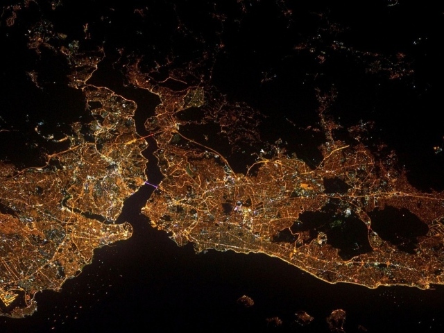 Ночной Стамбул из космоса