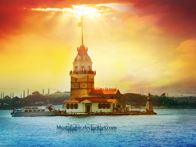 Маяк в бухте Стамбула