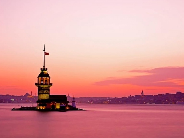Розовый закат в Стамбуле