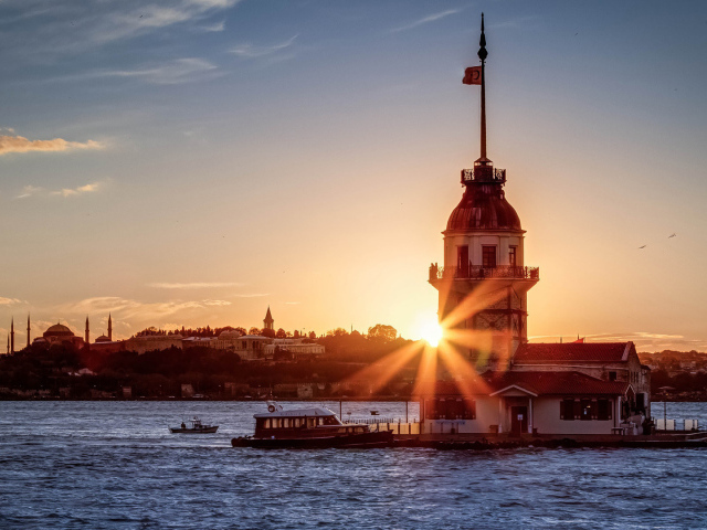 Предзакатное солнце в Стамбуле