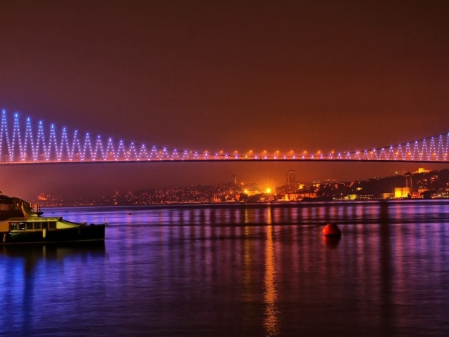 Мост над проливом в Стамбуле