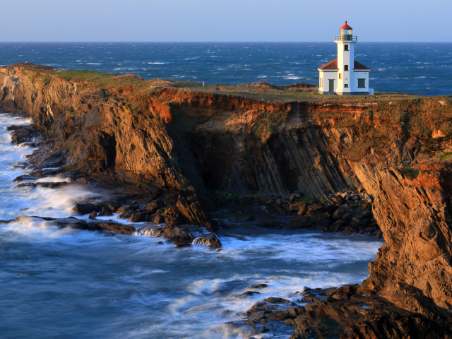 Красивый маяк на побережье США