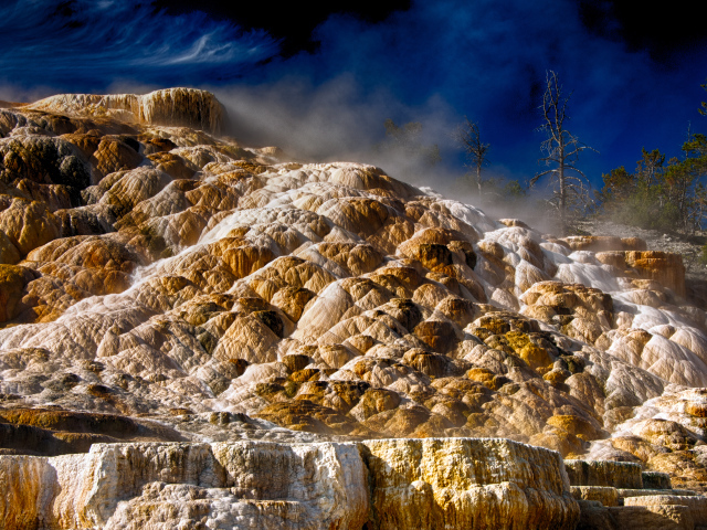 Мамонтовы горячие источники, США