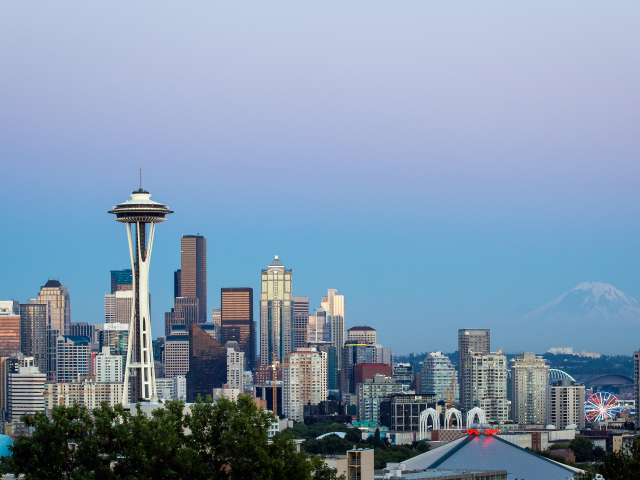 Сиэтл и стратовулкан Рейнир, США