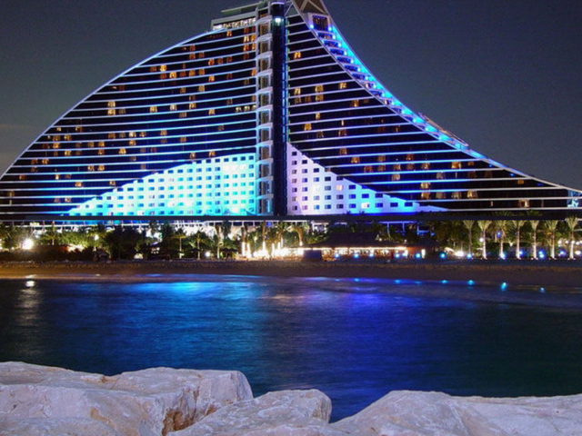 Ночной отель в Дубаи